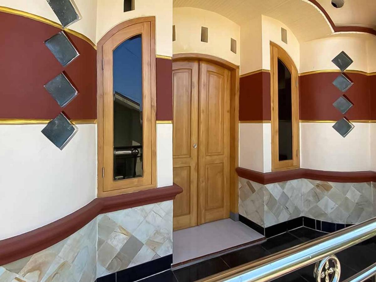 Palace Syariah Homestay Redpartner Banyuwangi (East Java) Exterior foto
